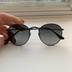 Black Round Metal Ray Bans 53mm
